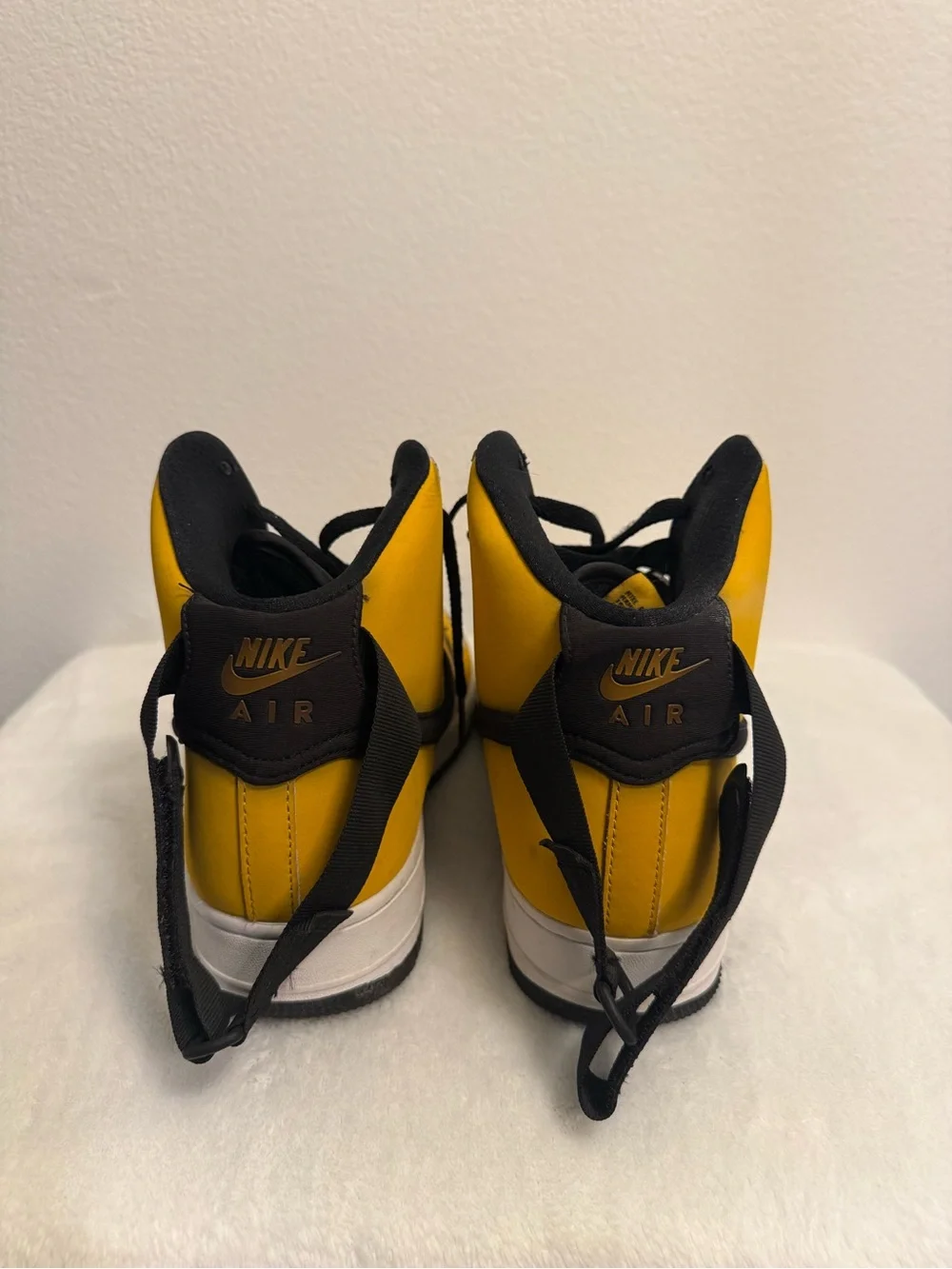 Nike Men’s High-Top Sneakers in Yellow and Black